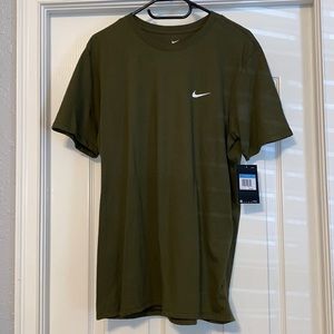NWT Mens green Nike shirt size M